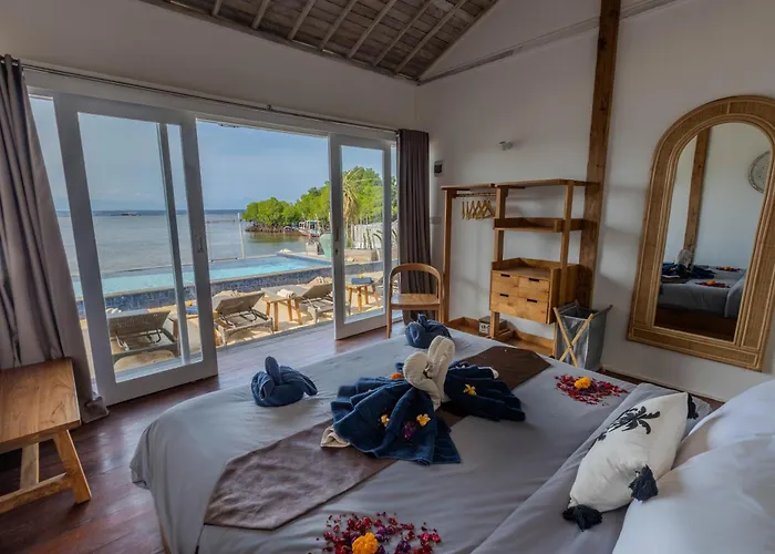 Koral 3 Bedrooms Beachfront Villa *
