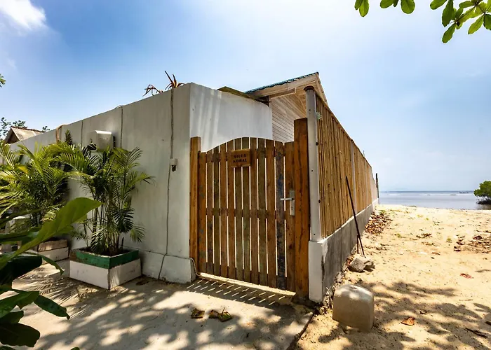 Koral 3 Bedrooms Beachfront Villa Nusa Lembongan