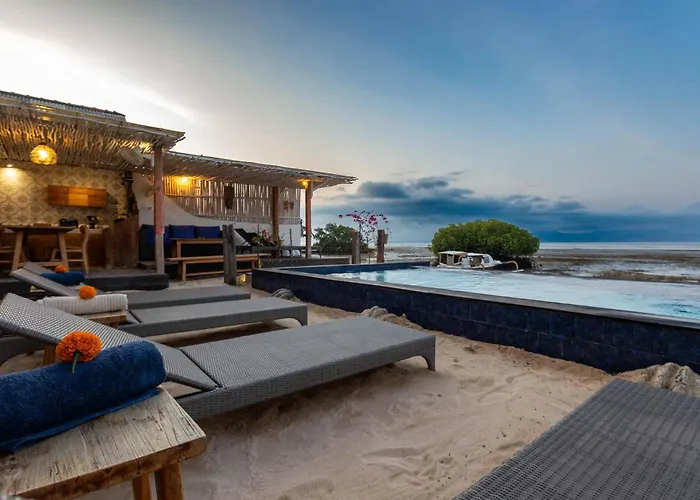 Koral 3 Bedrooms Beachfront Villa Nusa Lembongan