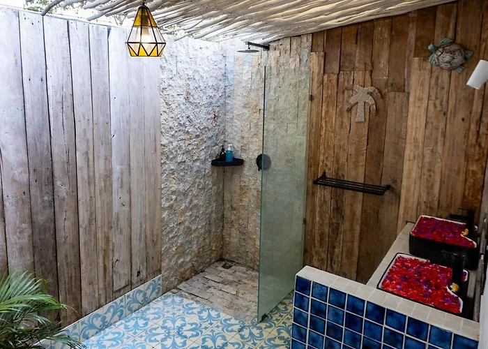 Koral 3 Bedrooms Beachfront Nusa Lembongan